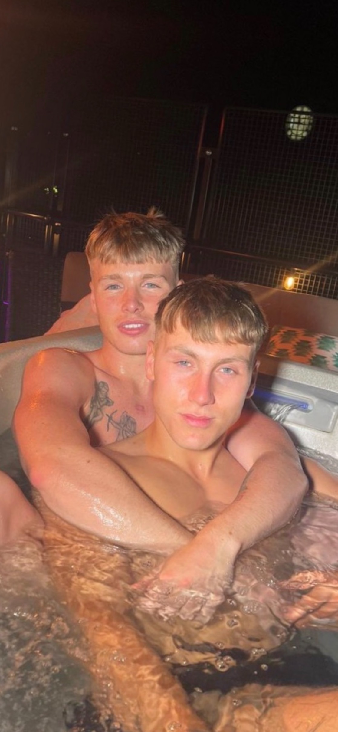 GAY 0161 COUPLE profile