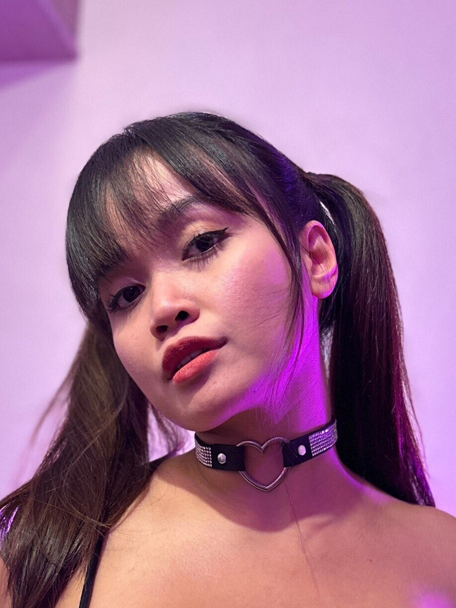 𝑨𝒔𝒊𝒂𝒏 𝑬𝒚𝒆𝒔 ✨ profile