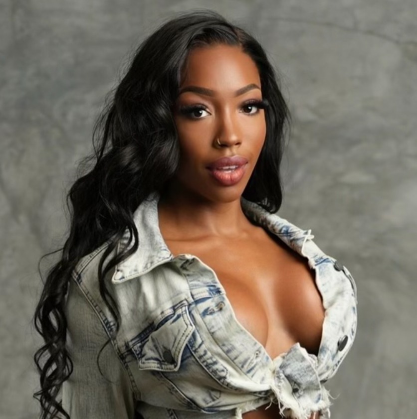 Ebony Lee profile